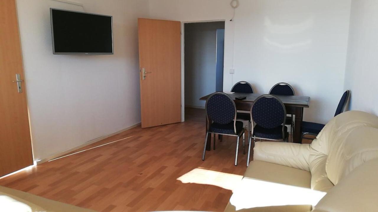 Apartment Helle Monteurwohnung In Grünau